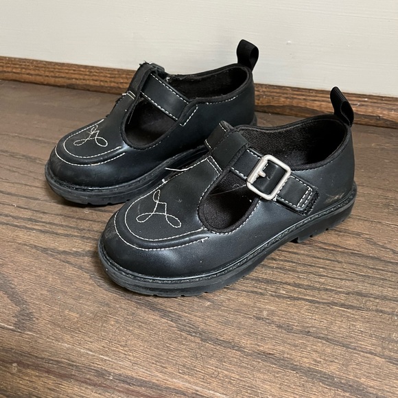 Stylish Zara loafers! Looks great with everything! - Picture 3 of 4